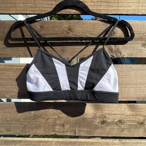 ALO Yoga Radiance Bra in black & white
